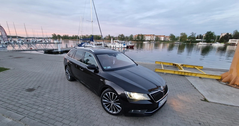 Skoda Superb cena 75000 przebieg: 277000, rok produkcji 2015 z Iława małe 67